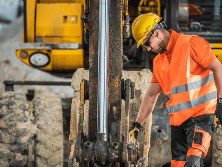 5 Excavator Maintenance Tips That’ll Help You Avoid Downtime